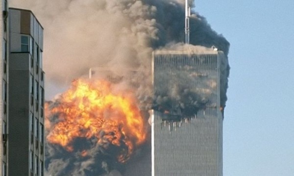 तस्वीर 9/11 की है. लेकिन आगे जिस हमले की बात हम स्टोरी में करेंगे वो होगा इन टावर्स में 1993 में हुआ हमला. तस्वीर 9/11 की है. लेकिन आगे जिस हमले की बात हम स्टोरी में करेंगे वो होगा इन टावर्स में 1993 में हुआ हमला.