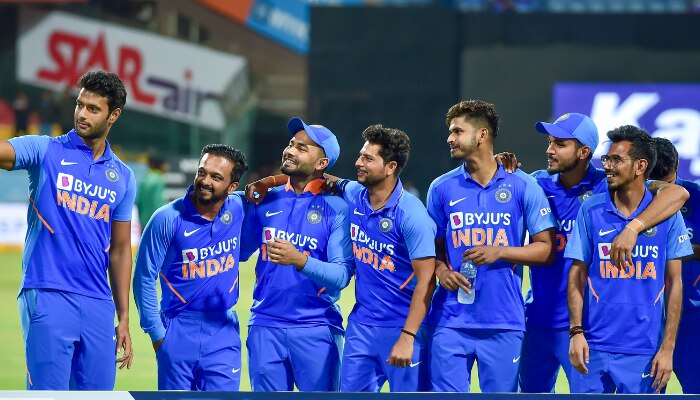 चिन्नास्वामी स्टेडियम पर हुए एक मैच के दौरान भारतीय खिलाड़ी. (फाइल फोटो) Chinnaswamy Stadium
