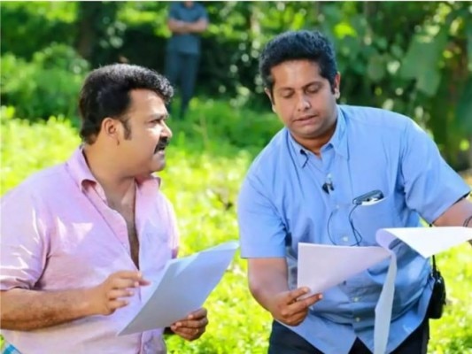इन्हीं दो आदमियों का ग्रैंड शो है ये फिल्म. मोहनलाल और जीतू जोसेफ. Jeethu Joseph1
