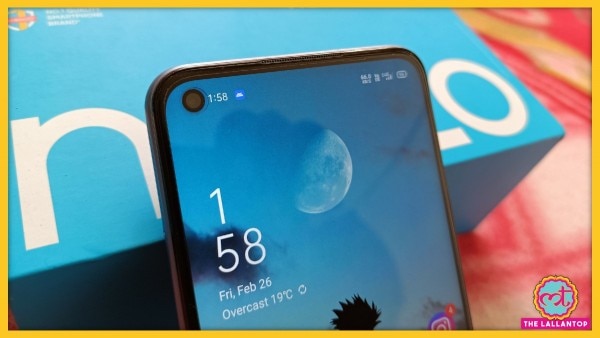 Narzo 30 Pro की स्क्रीन में इन-डिस्प्ले कैमरा है. (फ़ोटो: Mohammad Faisal/ The Lallantop) Narzo 30 Pro 3