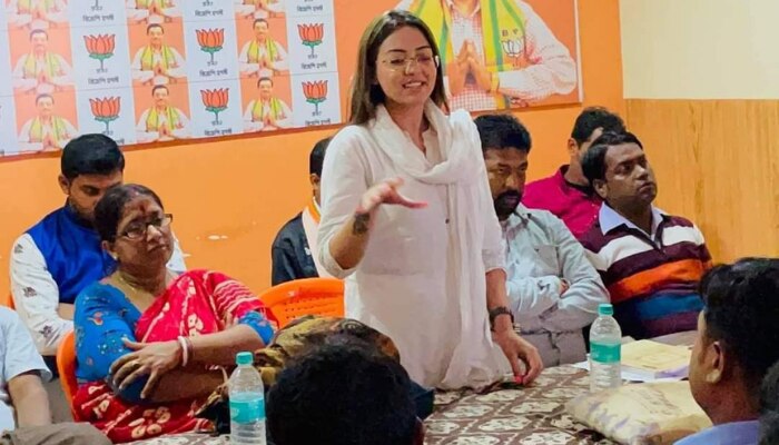 आरोप है कि पामेला गोस्वामी (संबोधित करते हुए) के पास से बरामद नशीले पदार्थों की कीमत लाखों में हो सकती है. (फाइल फोटो) Pamela Goswami
