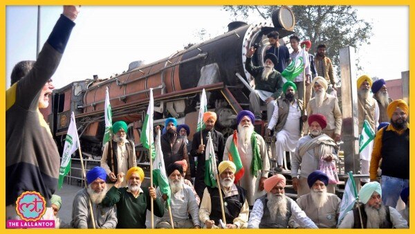 पंजाब के पटियाला में किसान ट्रेन के इंजन पर चढ़ गए. (फोटो-पीटीआई) Patiala Rail Roko