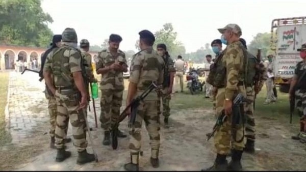 कोरोना महामारी के कारण सोशल डिस्टेंसिंग मेंटेन करने के मकसद से बिहार चुनाव में बूथों की संख्या बढ़ाई थी और इसी कारण अतिरिक्त सुरक्षा इंतजाम करने पड़े थे. कोरोना महामारी के कारण सोशल डिस्टेंसिंग मेंटेन करने के मकसद से बिहार चुनाव में बूथों की संख्या बढ़ाई थी और इसी कारण अतिरिक्त सुरक्षा इंतजाम करने पड़े थे.