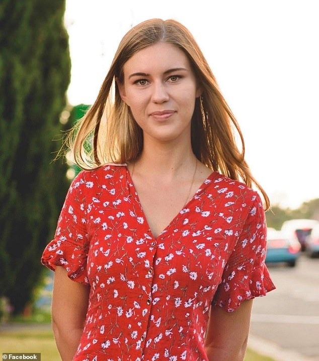Britteny Higgins को अपनी नौकरी जाने का डर था. लेकिन फिर ABC न्यूज की इनवेस्टिगेशन के बाद उन्हें अपने लिए आवाज उठाने की ताकत मिली. फोटो फेसबुक से ली गई है. Britteny Higgins को अपनी नौकरी जाने का डर था. लेकिन फिर ABC न्यूज की इनवेस्टिगेशन के बाद उन्हें अपने लिए आवाज उठाने की ताकत मिली. फोटो फेसबुक से ली गई है.