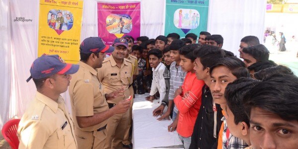 प्रोजेक्ट "अभिन्न" के तहत टीम बच्चों को कई तरह से महिला सुरक्षा के प्रति अवेयर करते हैं. प्रोजेक्ट "अभिन्न" के तहत टीम बच्चों को कई तरह से महिला सुरक्षा के प्रति अवेयर करते हैं.