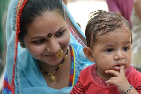 भारत में सरोगेसी या एडॉप्शन से मां बनने पर मैटरनिटी लीव लेने का प्रावधान है. सांकेतिक फोटो- Pixabay Mother Son India