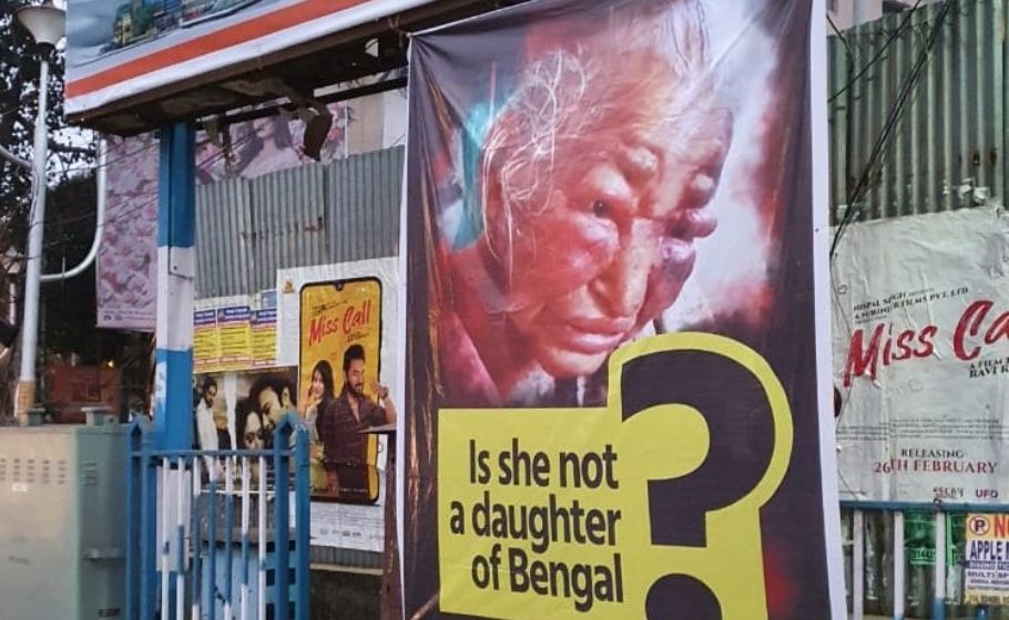 Shova Majumdar पर कथित तौर पर हमला होने के बाद बीजेपी ने जगह-जगह ऐसे पोस्टर लगाए. Shova Majumdar पर कथित तौर पर हमला होने के बाद बीजेपी ने जगह-जगह ऐसे पोस्टर लगाए.
