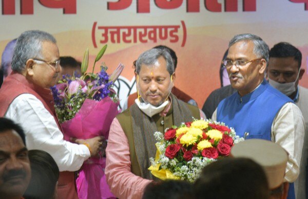 तीरथ सिंह को त्रिवेंद्र सिंह रावत का करीबी माना जाता है. (फोटो-PTI) Tirath And Trivendra
