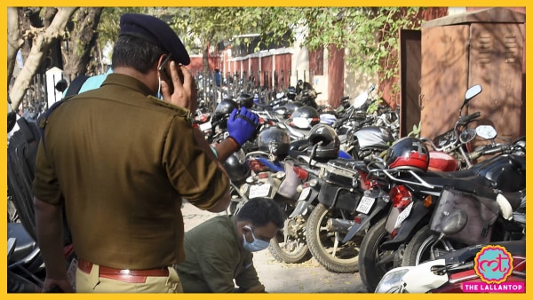 गोरखपुर के सीओ कोतवाली बीपी सिंह ने बताया है कि आरोपी पुलिसकर्मी को सस्पेंड कर जेल भेज दिया गया है. (सांकेतिक फोटो- PTI) Up Police (1)
