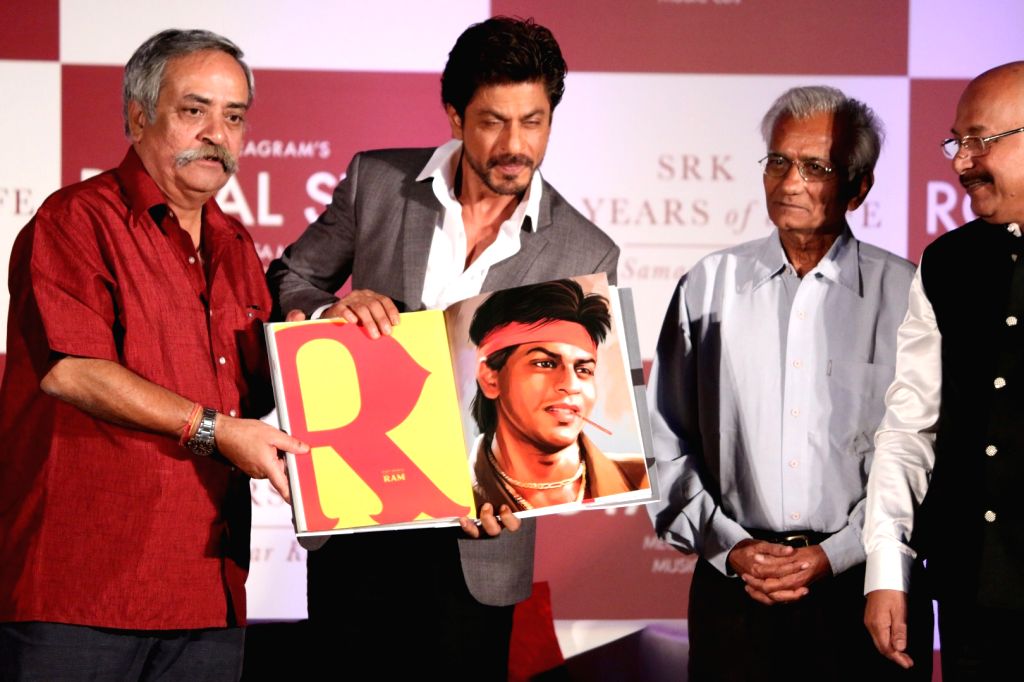 शाहरुख के ऊपर लिखी गई एक किताब का अनावरण करने पहुंचे कुंदन शाह. शाहरुख के ऊपर लिखी गई एक किताब का अनावरण करने पहुंचे कुंदन शाह.