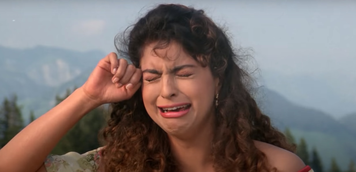 फिल्म 'इश्क' के एक सीन में जूही चावला. फिल्म 'इश्क' के एक सीन में जूही चावला.