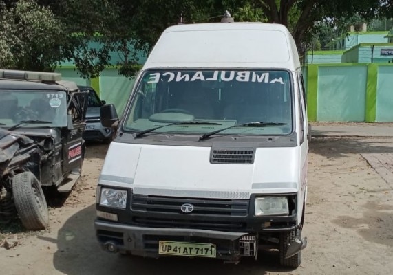 मुख्तार अंसारी को रोपड़ जेल से मोहाली कोर्ट ले जाने वाली एंबुलेंस. (तस्वीर- संतोष कुमार, आजतक) Ambulance