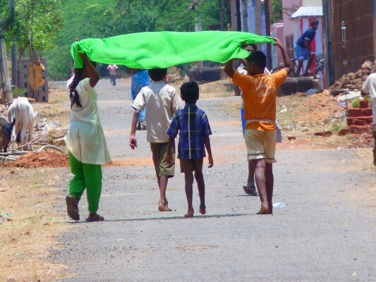 बिहार की दो जेलों में जेल प्रशासन ने बताया कि महिलाओं के बच्चे अपने रिश्तेदारों के साथ रह रहे हैं. जबकि, ये बच्चे बिना किसी वयस्क अभिभावक की देखरेख के अपने भाई-बहनों के साथ रह रहे थे. सांकेतिक फोटो- Pixabay Child 52074 960 720