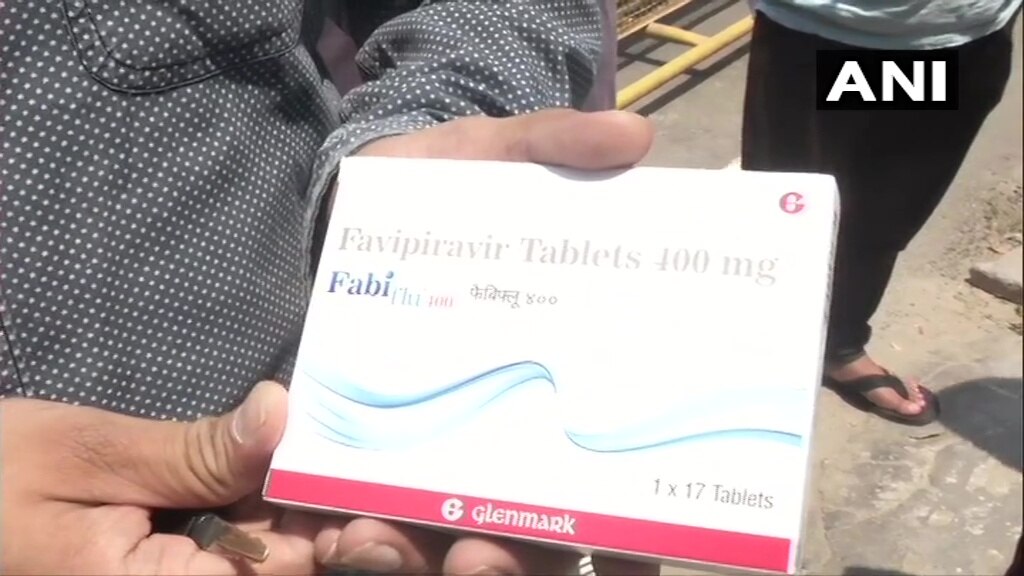 Fabi Flu का यूज कोरोना वायरस मरीजों के इलाज के लिए किया जा रहा है. रेमडेसिविर की तरह इस दवाई के लिए भी मारामारी हो रही है. हालांकि फैबी फ्लू ना तो कोविड 19 के लिए रेकमेंडेड है और ना ही इसे अप्रूवल मिला हुआ है. (फोटो: ANI) Fabi Flu का यूज कोरोना वायरस मरीजों के इलाज के लिए किया जा रहा है. रेमडेसिविर की तरह इस दवाई के लिए भी मारामारी हो रही है. हालांकि फैबी फ्लू ना तो कोविड 19 के लिए रेकमेंडेड है और ना ही इसे अप्रूवल मिला हुआ है. (फोटो: ANI)