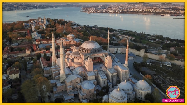 तुर्की का फेमस अया सोफ़िया म्यूज़ियम अब मस्जिद है. (तस्वीर: एपी) Hagia Sophia