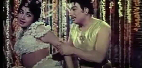 जया का एमजीआर के साथ शूट किया गया पहला सीन. Jaya First Scene 2