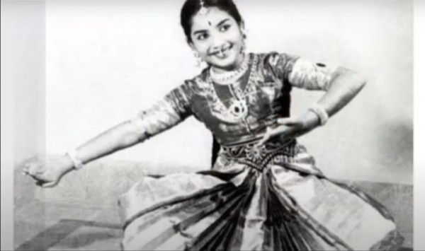 तीन साल की उम्र से भरतनाट्यम सीखना शुरू किया. Jayalalitha As Bharatnatyam Dancer