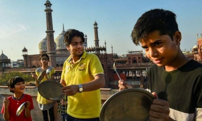अब हम क्या कहें क्या करें, जब सब थाल बजने लगे. (तस्वीर:PTI) अब हम क्या कहें क्या करें, जब सब थाल बजने लगे. (तस्वीर:PTI)