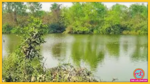 वो तालाब जिसकी वजह से दो पक्षों में सालों से विवाद है. (तस्वीर: प्रभात ख़बर) Muhamadpur Pond