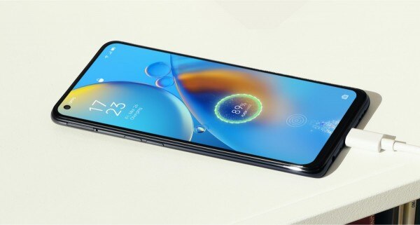 Oppo F19 स्मार्टफ़ोन ऐसा दिखता है. Oppo F19
