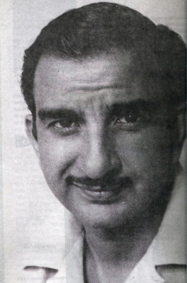 राज खोसला, जिन्होंने वामन को 'दो रास्ते' ऑफर की. आगे जाकर दोनों ने 'मेरा गांव मेरा देश' में फिर साथ काम किया. Raj Khosla