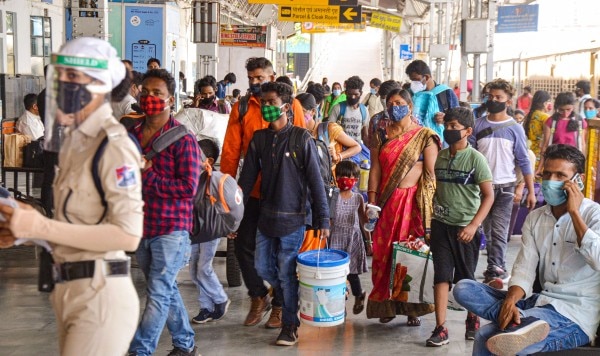 तस्वीर रांची की है. दिल्ली में लॉकडाउन की घोषणा के बाद लोग अपने घर चल दिए. (फोटो-PTI) Ranchi