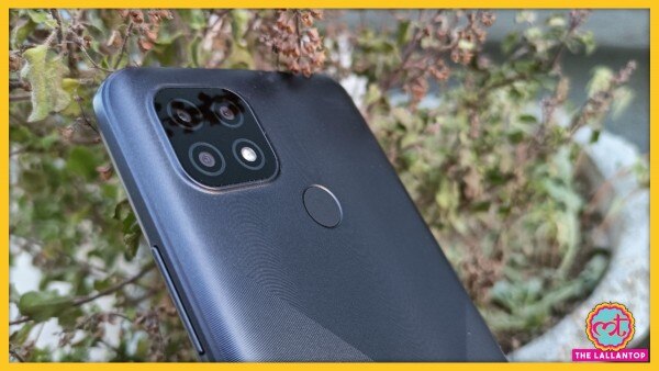 Realme C21 की बैक पर फिंगरप्रिन्ट सेन्सर भी है. Realme C21 3