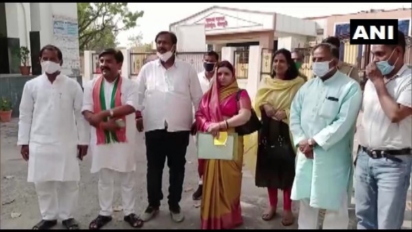 नामांकन भरने के बाद संध्या यादव Sandhya Yadav (2)