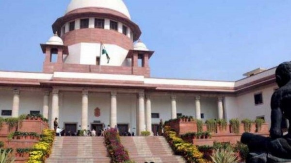 मंडल कमीशन की सिफारिशों को सुप्रीम कोर्ट ने भी न्यायसंगत ठहराया था लेकिन साथ ही क्रीमी लेयर की व्यवस्था कर पिछड़े वर्ग के संपन्न लोगों को आरक्षण के दायरे से बाहर कर दिया था. मंडल कमीशन की सिफारिशों को सुप्रीम कोर्ट ने भी न्यायसंगत ठहराया था लेकिन साथ ही क्रीमी लेयर की व्यवस्था कर पिछड़े वर्ग के संपन्न लोगों को आरक्षण के दायरे से बाहर कर दिया था.
