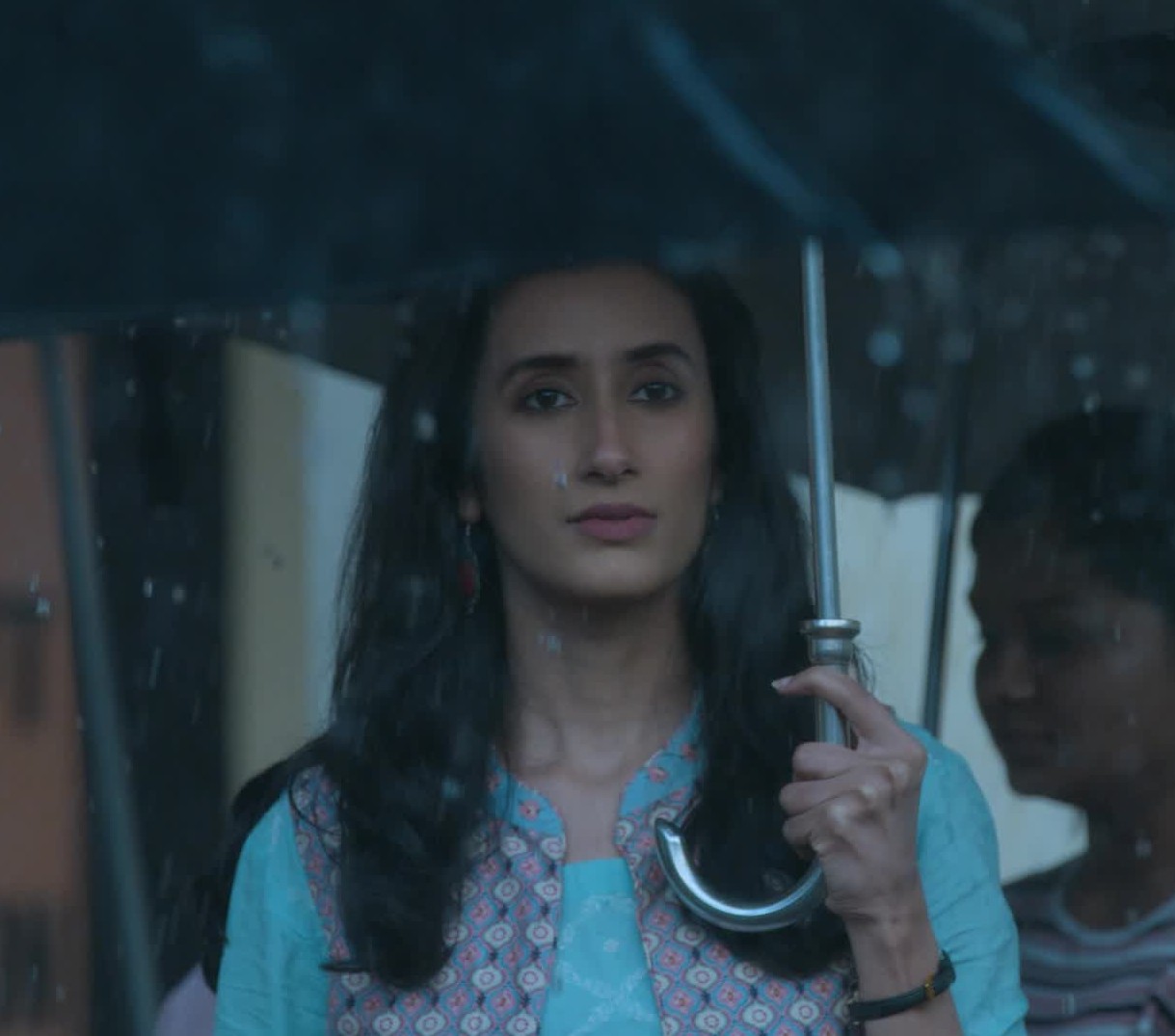 धैर्य को इस सीरीज़ की फीमेल लीड कहा जा सकता है. मगर उनके हिस्से कहानी में एक मेजर कॉनफ्लिक्ट पैदा करने के अलावा कुछ नहीं है. धैर्य को इस सीरीज़ की फीमेल लीड कहा जा सकता है. मगर उनके हिस्से कहानी में एक मेजर कॉनफ्लिक्ट पैदा करने के अलावा कुछ नहीं है.