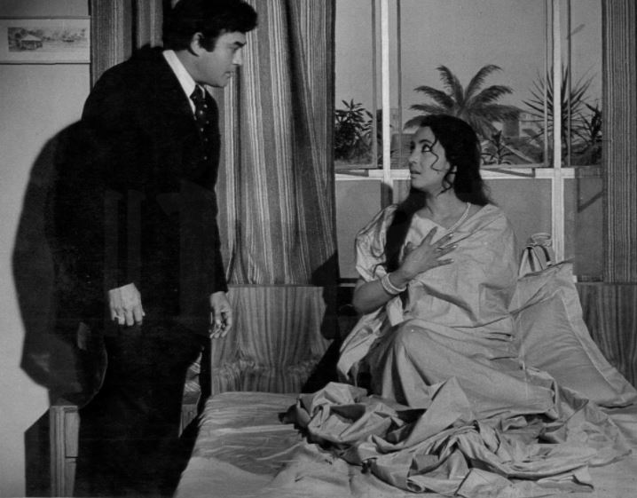 कमलेश्वर को आंधी का उपन्यास लिखने की जिम्मेदारी दी गई थी. फोटो - NFAI Aandhi Still 3