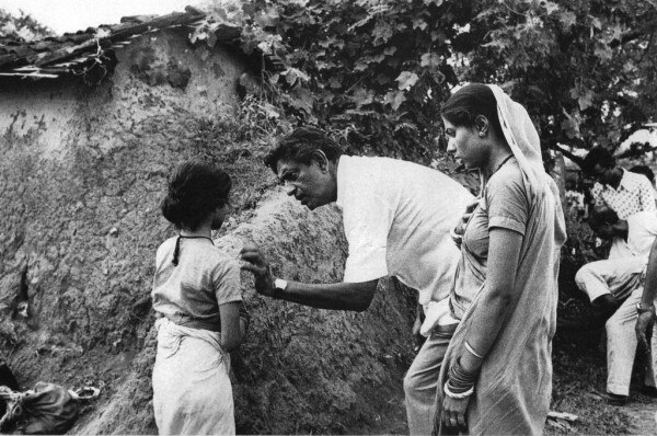 मुंशी प्रेमचंद की कहानी, जिसे स्क्रीन पर उतारा सत्यजीत राय ने. फोटो - satyajitray.org Behind The Scene