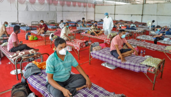 देश में कोरोना की पहली लहर ने साल 2020 के मार्च के आखिर में दस्तक दी थी. (प्रतीकात्मक चित्र) देश में कोरोना की पहली लहर ने साल 2020 के मार्च के आखिर में दस्तक दी थी. (प्रतीकात्मक चित्र)