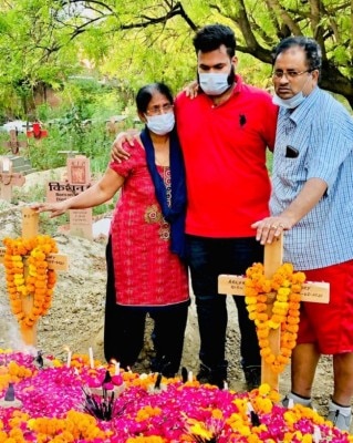 ग्रेगरी रेमंड राफेल उनकी पत्नी और बड़ा बेटा नेल्फ्रेड. ग्रेगरी रेमंड राफेल उनकी पत्नी और बड़ा बेटा नेल्फ्रेड.