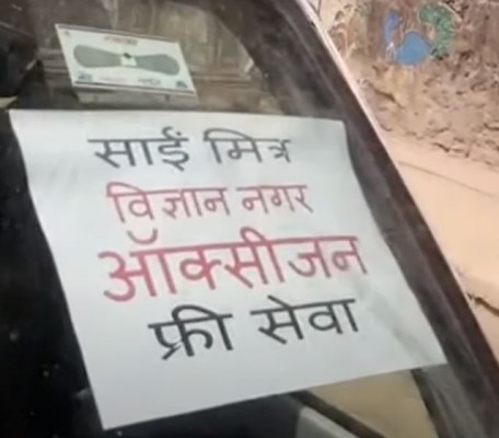 गाड़ियों को मिनी हॉस्पिटल बना डाला. फोटो - आज तक Kota Mini Hospital