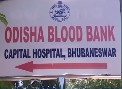 ओडिशा में पुलिस और कुछ संगठन मिशन रक्तदान चला रहे हैं. कोविड मरीजों की सहायता करने के लिए तरुण अमेरिका से वापस आए हैं. (फोटो: इंडिया टुडे) ओडिशा में पुलिस और कुछ संगठन मिशन रक्तदान चला रहे हैं. कोविड मरीजों की सहायता करने के लिए तरुण अमेरिका से वापस आए हैं. (फोटो: इंडिया टुडे)