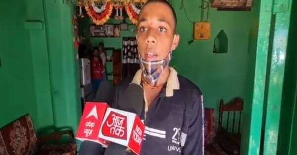 महेन्द्र के बेटे ओमप्रकाश सरकार से परिवार के लिए मदद चाहते हैं. फोटो: India Today Omprakash