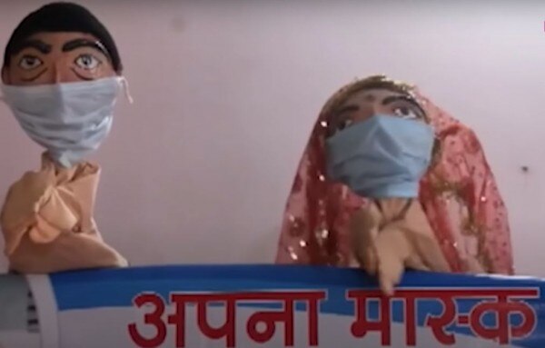 आर्टिस्ट चंद्रदेव सिंह पपेट शोज़ के जरिए जागरूकता फैला रहे हैं. फोटो - आज तक Puppet Show