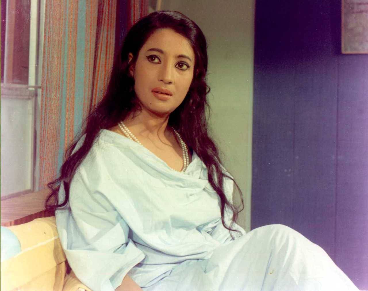 शायद सुचित्रा सेन के अलावा कोई इस किरदार को सार्थक भी नहीं कर पाता. Suchitra Sen In Aandhi 1