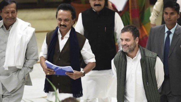 राहुल गांधी के साथ एम के स्टालिन. (फ़ोटो क्रेडिट : Gettyimages) राहुल गांधी के साथ एम के स्टालिन. (फ़ोटो क्रेडिट : Gettyimages)