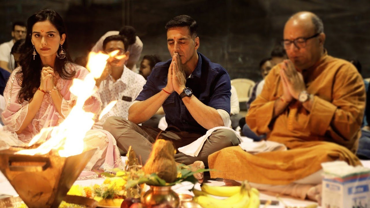 'पृथ्वीराज' फिल्म के मुहूर्त पर अक्षय कुमार, मानुशी छिल्लर और फिल्म के डायरेक्टर चंद्रप्रकाश द्विवेदी. 'पृथ्वीराज' फिल्म के मुहूर्त पर अक्षय कुमार, मानुशी छिल्लर और फिल्म के डायरेक्टर चंद्रप्रकाश द्विवेदी.