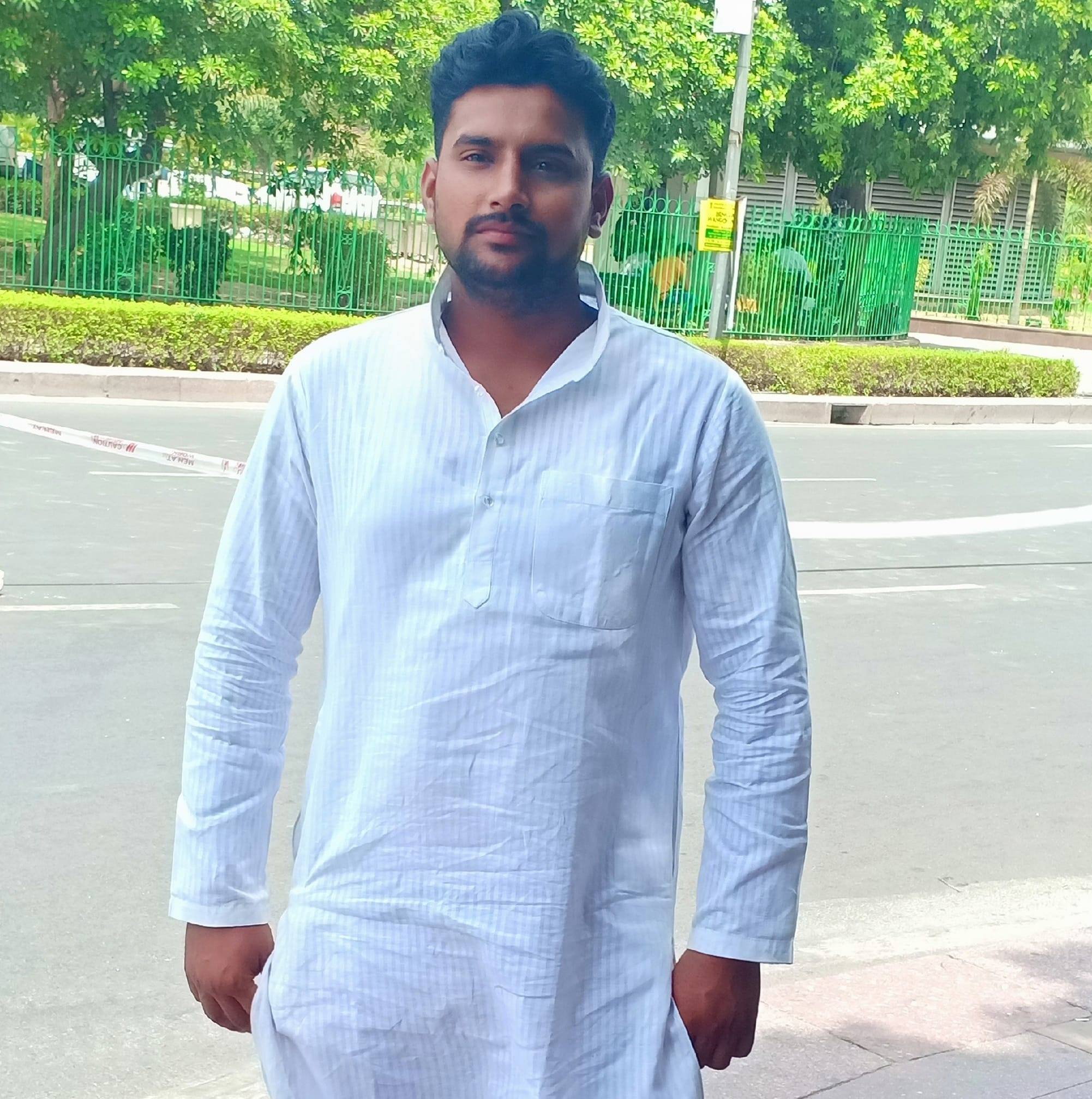 NSUI के Prayagraj अध्यक्ष अक्षय यादव. उनका कहना है कि पुलिस और अस्पताल प्रशासन मिलकर इस मामले को रफा दफा करने का प्रयास कर रहे हैं. (फोटो: विशेष इंतजाम) NSUI के Prayagraj अध्यक्ष अक्षय यादव. उनका कहना है कि पुलिस और अस्पताल प्रशासन मिलकर इस मामले को रफा दफा करने का प्रयास कर रहे हैं. (फोटो: विशेष इंतजाम)