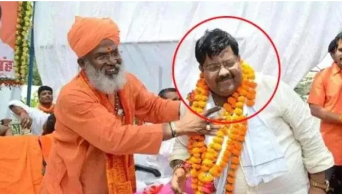 साक्षी महाराज के साथ अरुण सिंह. (फाइल फोटो) Arun Singh