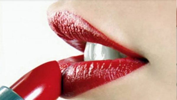 लिपस्टिक को लेकर भारत में भी स्टडी हो चुकी है. (प्रतीकात्मक तस्वीर) Beauty Products (2)