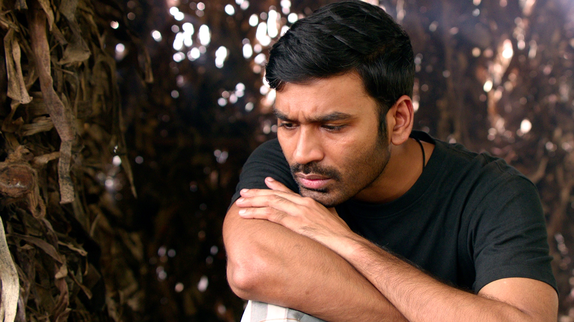 ये पूछिए कि धनुष क्या-कुछ नहीं कर सकते. फोटो - कर्णन से एक स्टिल Dhanush In Karnan 1