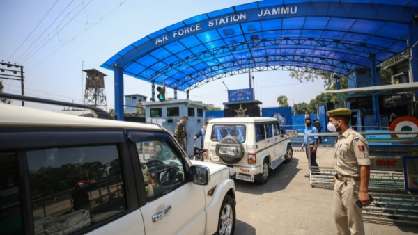 घटना के बाद से सतर्कता बहुत अधिक बढ़ा दी गई है. फोटो- PTI Jammu2