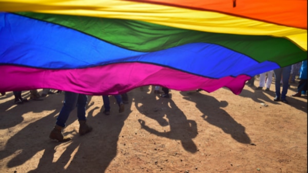 मद्रास हाई कोर्ट ने LGBTQA+ कम्युनिटी के प्रति संवेदनशीलता लाने की बात कही है. (फोटो- PTI) Lgbtqa+