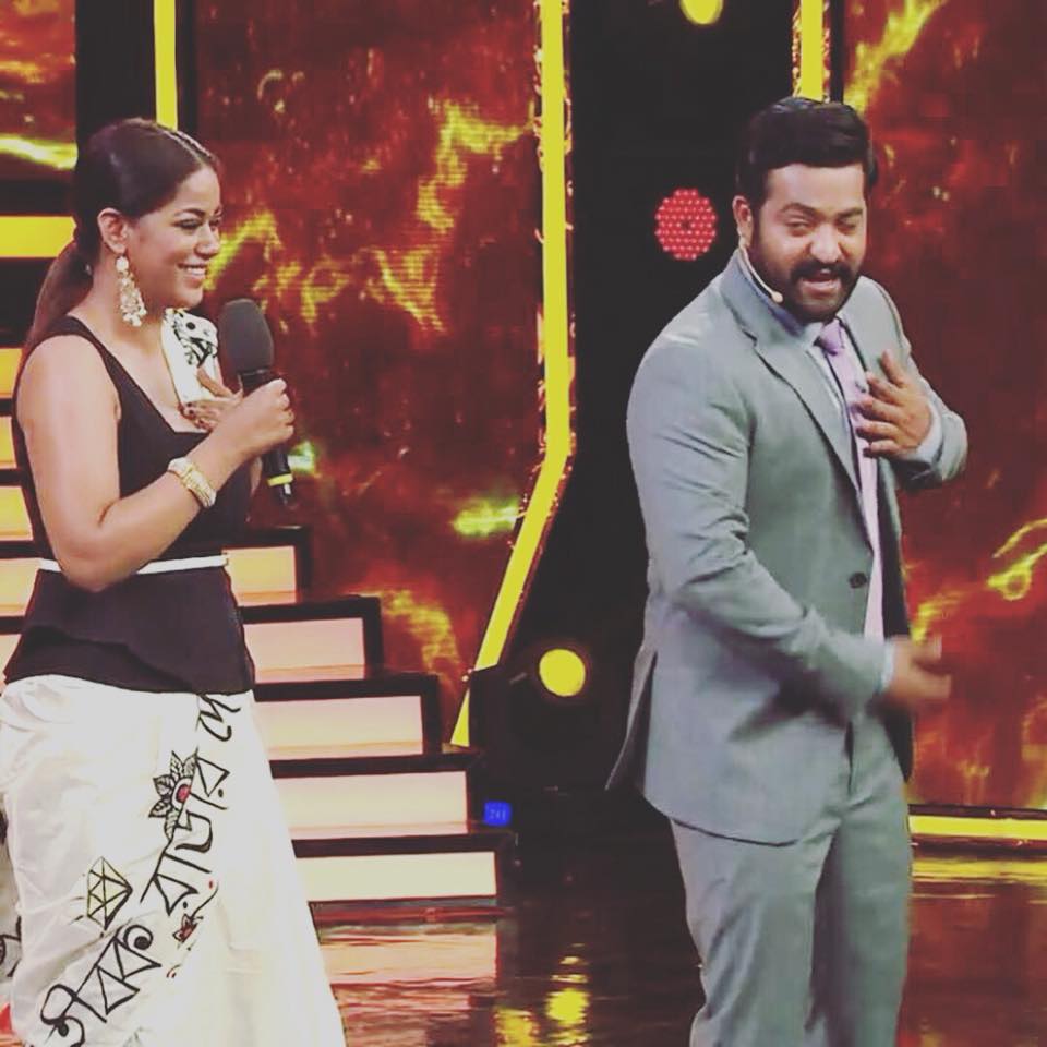 ड्रग्स कंट्रोवर्सी के चलते मुमैत को बिग बॉस तेलुगु सीज़न वन भी बीच में छोड़ना पड़ा था. हालांकि, सीबीआई पूछताछ के बाद वो शो पर वापस आ गई थीं. Mumait In Bigg Boss
