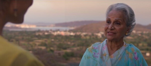 वहीदा रहमान ने भी फिल्म में कैमिओ किया है. फोटो - ट्रेलर Waheeda Rehman 1