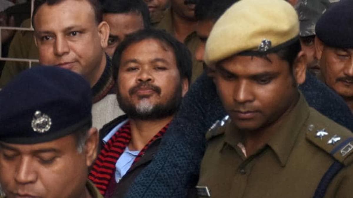 पुलिस हिरासत में अखिल गोगोई. फ़ाइल फ़ोटो Akhil Gogoi Ani 1576642644 749x421